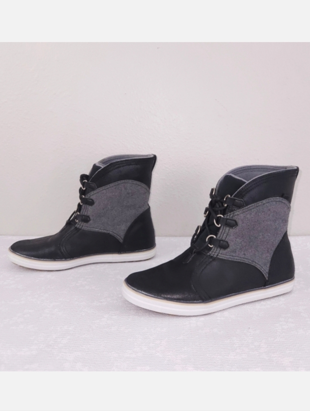 NIKE Carico Mid LTR Lace-Up Boots US 9